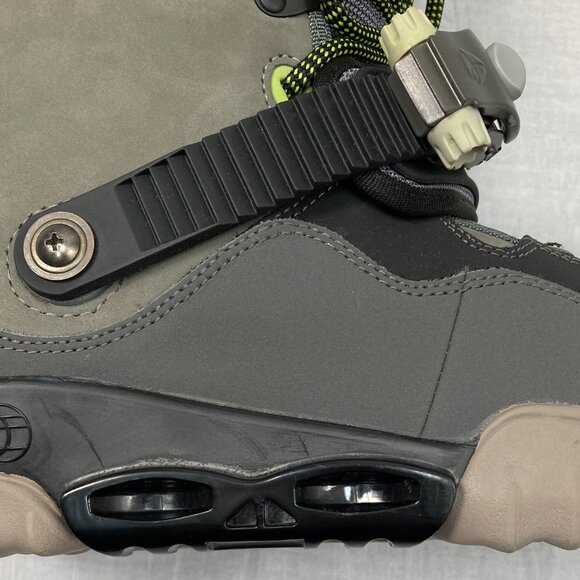 BRAND NEW BURTON FREESTYLE SI STEP IN SNOWBOARD BOOTS! SIZE 4 or 5 GRAY & YELLOW